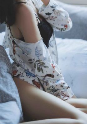 他将头埋进双腿间吮小核在线观看_暖暖免费观看视频